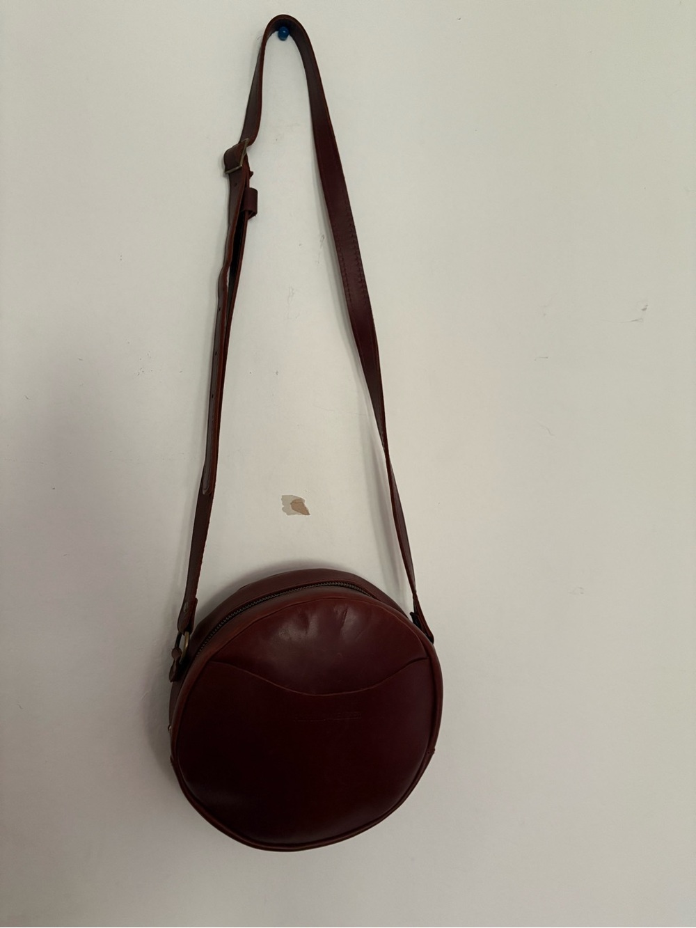 Round Crossbody Bag in Chesnut